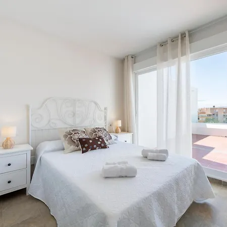 Atico Nuevo Con Piscina Apartment